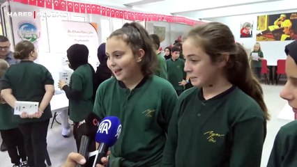 Kedi kılığına girdi, kitabını imzaladı: Gelirini sokak hayvanlarına bağışladı