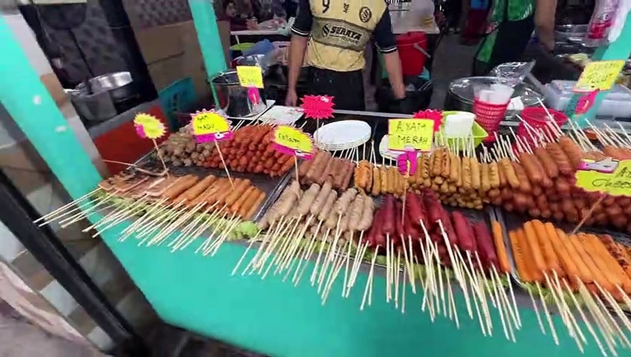 Nasi Lamak The Most Eaten Food in Malaysia  - Kuala Lumpur Food Street - Malaysian Street Food