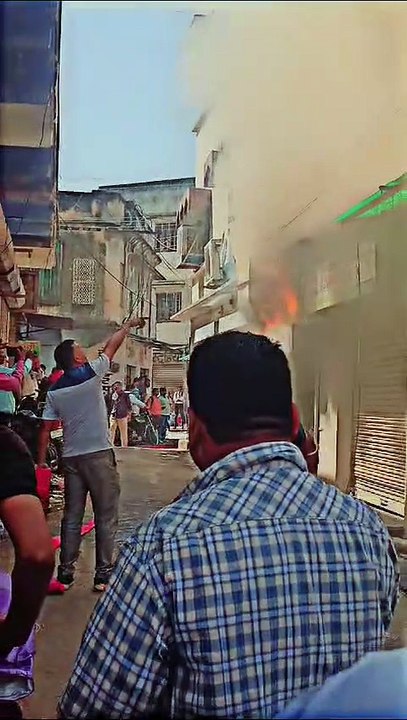 होटल की रसोई में लगी आग, धुएं  का निकला गुबार