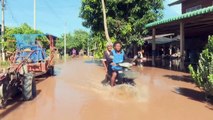 الفيضانات تغمر أربعة آلاف منزل في وسط تايلاند