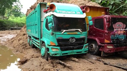 PINK ELEPHANT || Toy trucks transport sand across a dangerous river