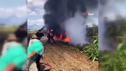 Silaj makinesi ve traktör alev topuna döndü, işçiler zor kurtuldu