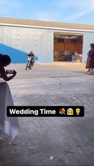 Novia llegó en moto a su boda y sufre accidente