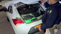 PRF apreende carro roubado carregado com maconha na PR-323 em Umuarama