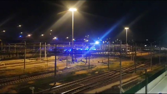 Autobus di linea precipita da cavalcavia a Mestre, almeno 21 le vittim