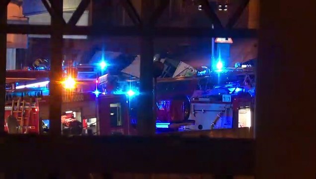 Incidente a Mestre, auto precipitato: morti e feriti. Il video dei soccorsi