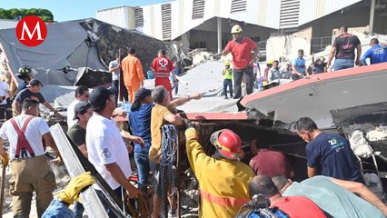 Vecinos colocan memorial en la Iglesia Santa Cruz y rezan para recordar a las víctimas