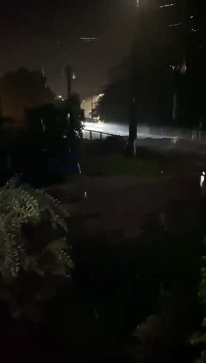  La Guadeloupe est en alerte maximale en raison de la tempête Philippe qui a généré jusqu'à 300mm de pluies en 24h, provoquant de graves inondations.  Intempéries prévues jusqu’à cette nuit.