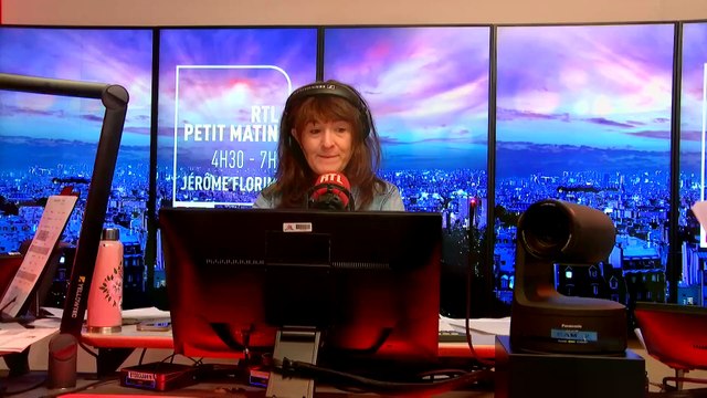 ON VOUS EN PARLE - Quand Emmanuel Macron chante La Bohème de Charles Aznavour !