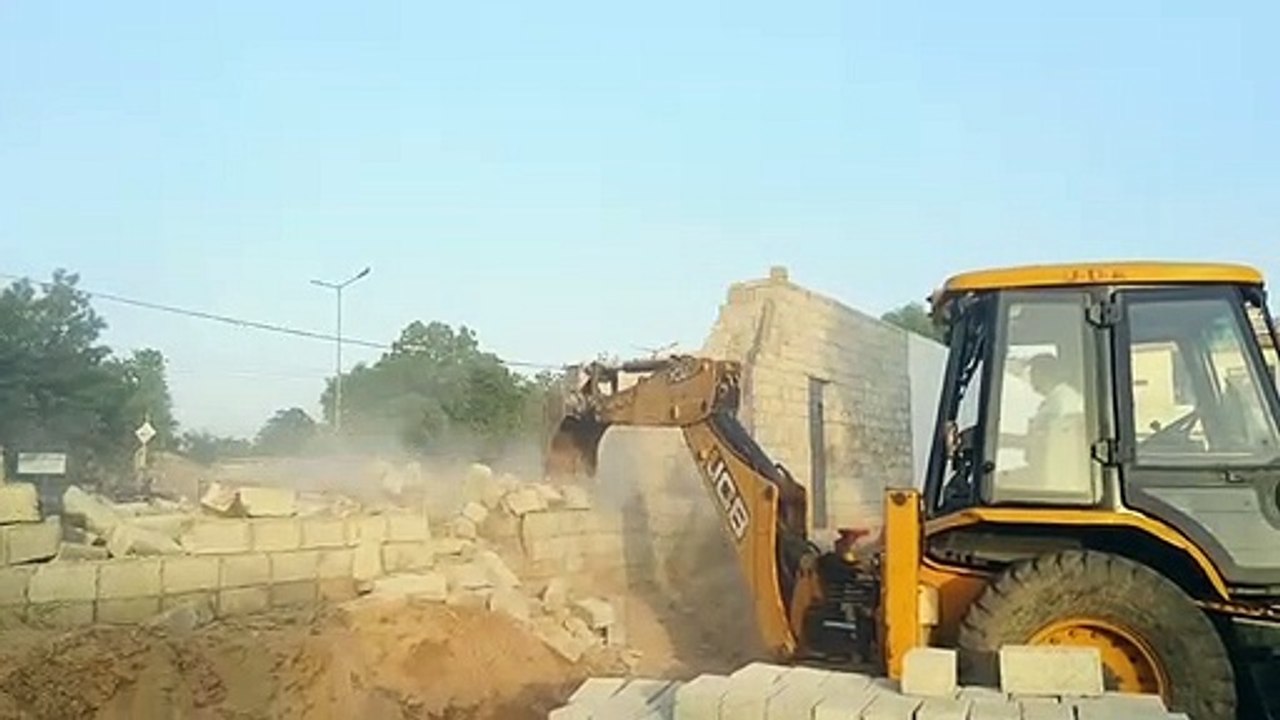 जेडीए ने 10 दुकानों को किया ध्वस्त, हटाया अतिक्रमण