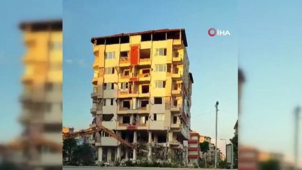 Depremin vurduğu Hatay'da yaşanan yıkım anında bir vatandaşın panik anları