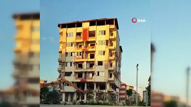 Depremin vurduğu Hatay'da yaşanan yıkım anında bir vatandaşın panik anları