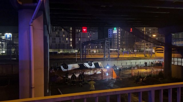 Fatalities reported after bus falls off Venice overpass
