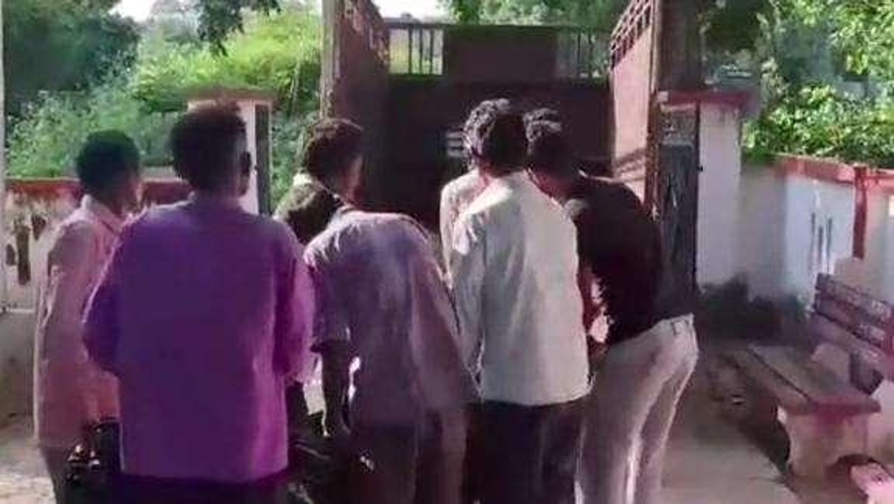 बदायूं: अनियंत्रित होकर डिवाइडर से टकराई बाइक, एक की दर्दनाक मौत