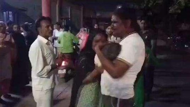 अलीगढ़: जर्जर मकान की गिरी दीवार मलबे में दबकर बच्ची की मौत, दो बच्चे घायल