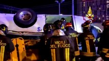 İtalya'da yolcu otobüsü üst geçitten düştü: 21 ölü
