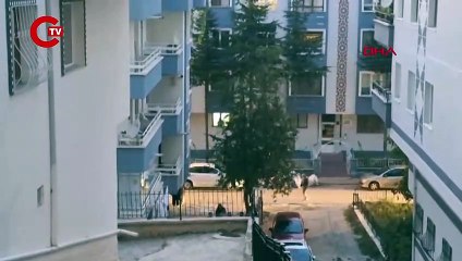 Annesini öldürüp, intihar etti