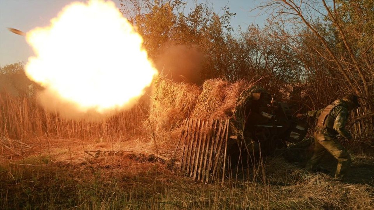 Russisches militär schießt eigenen kampfjet ab