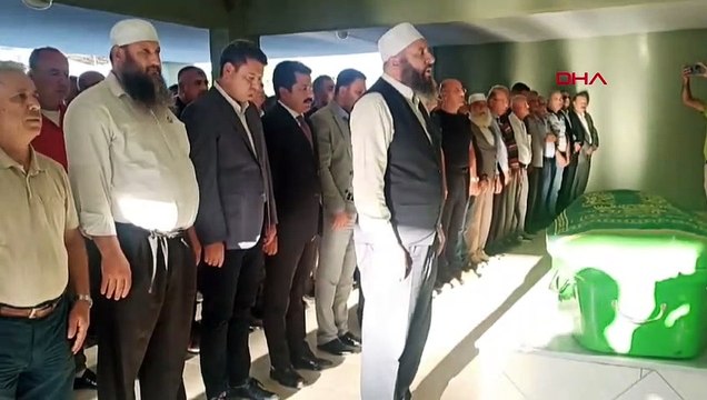 Arsuz'da tartıştığı oğlu tarafından bıçaklanarak öldürülen iş insanı toprağa verildi