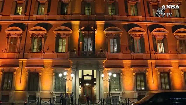 Migranti, il Senato si colora di arancione in ricordo del naufragio di Lampedusa del 2013