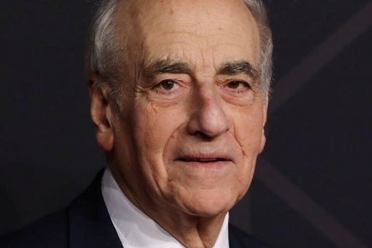 Le très célèbre journaliste politique Jean-Pierre Elkabbach a quitté ce monde : sa fille est une star de la série Clem !