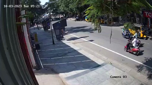 கோவையில் வடமாநிலத்தவர் ஓட்டு வந்த கார் மோதியதில் தூக்கி வீசப்பட்ட இளம்பெண்