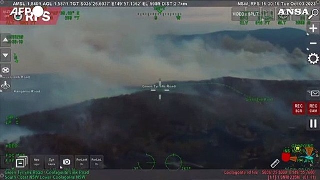 Australia, incendi nell'est del Paese: vigili del fuoco al lavoro