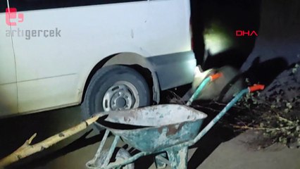 Ayılar yolcu minibüsüne girip yiyecek aradılar