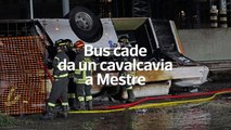 Bus cade da un cavalcavia a Mestre