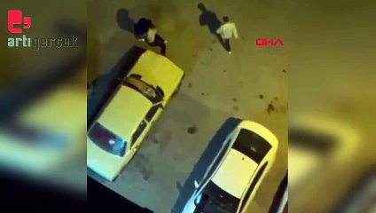 Adana'da uyuşturucu sattığı iddia edilen kişi darbedildi, sürüklenerek sokakta dolaştırıldı