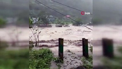 Hindistan'da sel felaketi: 23 asker kayboldu