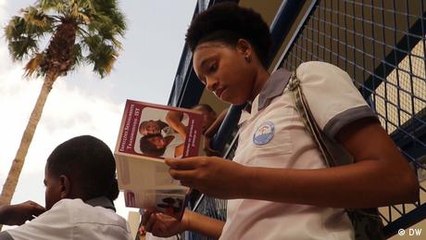 Nurses combat early preganancy in schools