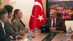 Le maire de la municipalité métropolitaine d'Izmir, Tunç Soyer, a accueilli l'équipe féminine de basket-ball de la municipalité d'Urla