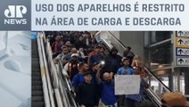 Funcionários protestam contra proibição de celulares no aeroporto de Guarulhos