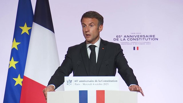 Emmanuel Macron veut trouver un texte accordant tous les points de vue sur l'IVG pour convoquer un Congrès à Versailles
