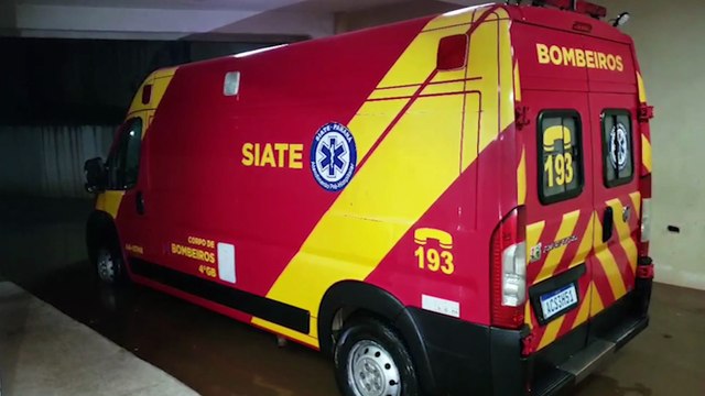 Alagamento é registrado na UPA Tancredo e socorristas têm dificuldades para deixarem pacientes