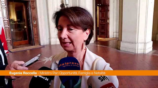 Roccella Spesso la violenza economica è un possibile reato spia