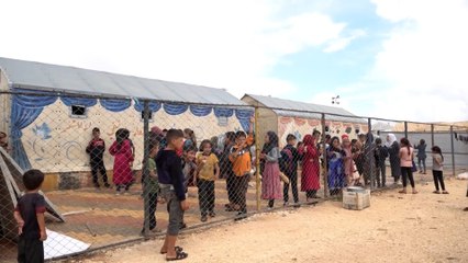 صعوبات تواجه التعليم بمخيمات الشمال السوري