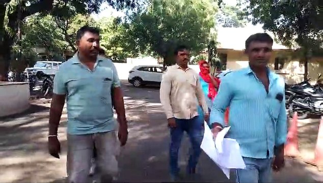 #Stones pelted in land dispute in Neemuch, WATCH VIDEO