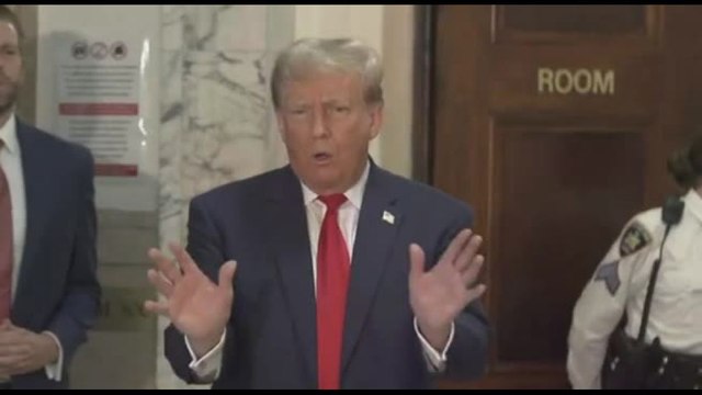 Terzo giorno in tribunale per Trump. Giudice impone silenzio stampa