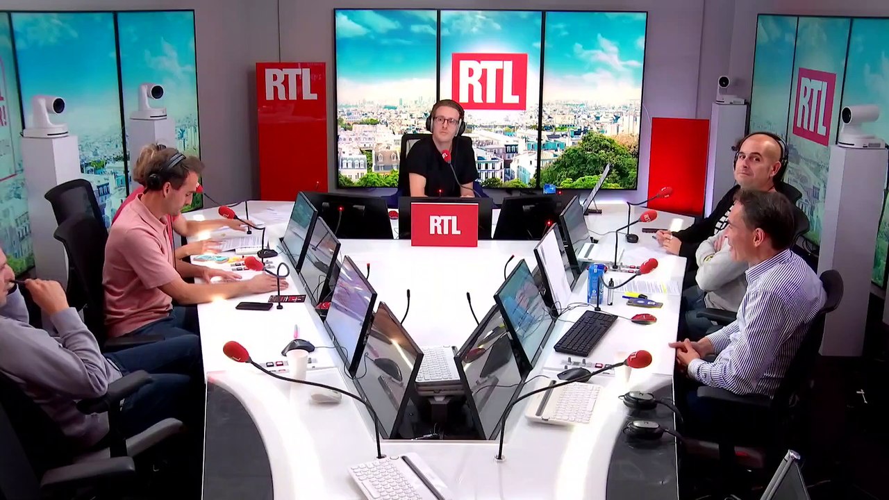 LIVE - Arnaud Askoy, sosie de Jacques Brel, interprète "Amsterdam"