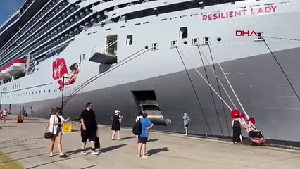 Allumage du drapeau turc depuis un navire battant pavillon des Bahamas