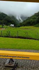 Temporal cria “cascata” gigante em usina hidrelétrica de Joinville