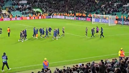 Celtic - Lazio, l'abbraccio coi tifosi a fine gara