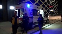 Ambulans çukura saplandı, vatandaşlar yardıma koştu