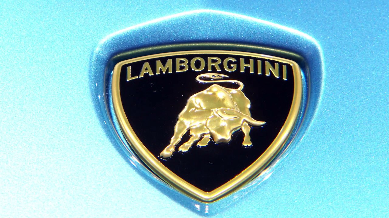 10 Reasons Why the Lamborghini Aventador S Roadster Is Performance Art