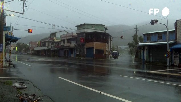 Taiwan cancela voos e fecha escolas antes do tufão