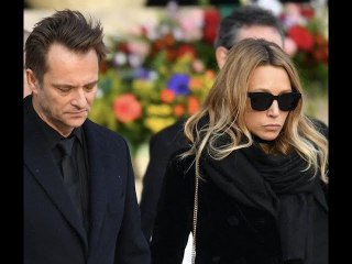 Ce qu’il se passe de complètement fou avec la tombe de Johnny Hallyday...