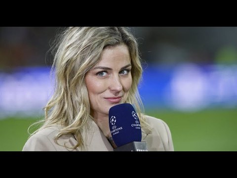 VIDEO: VIDEO J'attends un petit bébé : Laure Boulleau, très émue, annonce sa grossesse en direct s