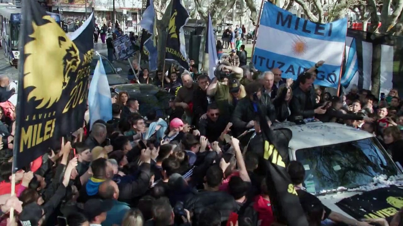 Milei seduz jovens argentinos: do YouTube para a Casa Rosada?